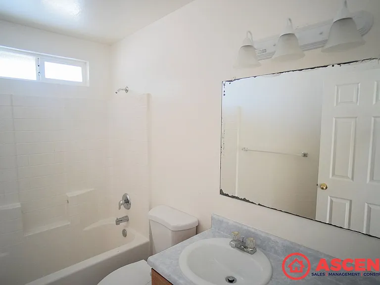 528 Jackson St — Photo 7