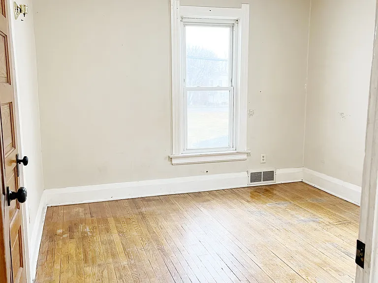 1113 Clark St #2 — Photo 8