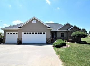 1293 S Ave E, Washington, IA 52353