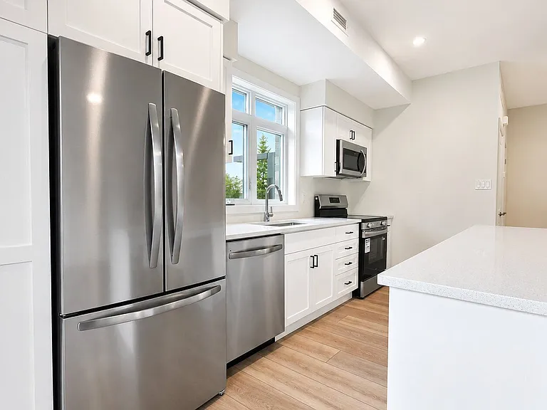 824 Woolwich St #110 — Photo 7