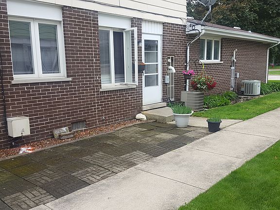5th image of 10429 S Austin Ave