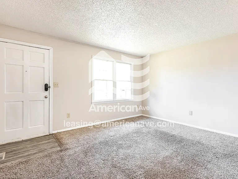 528209_004_living_room_13730582.jpg