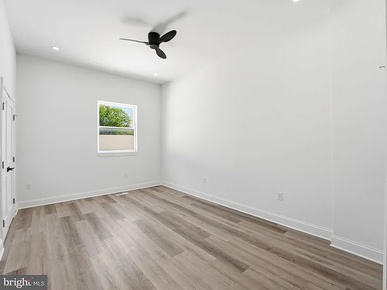 2404 N Capitol St NW #B — Photo 12