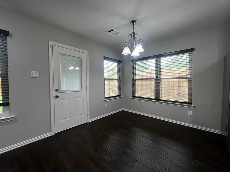 25314 Laurel Green St — Photo 10