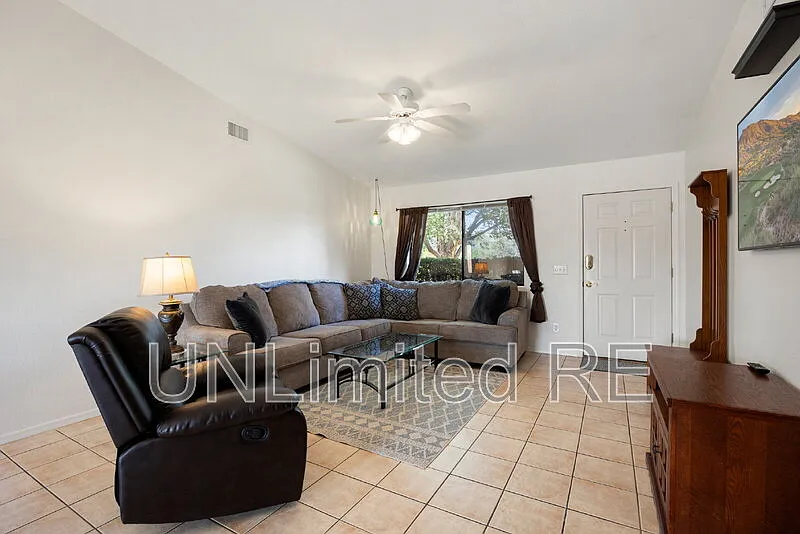 3 bed, 2.0 bath, 1235 sqft, $2,200 — Photo 3
