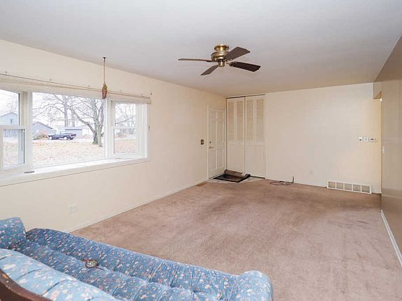 5th image of 10080 Woodlawn Dr