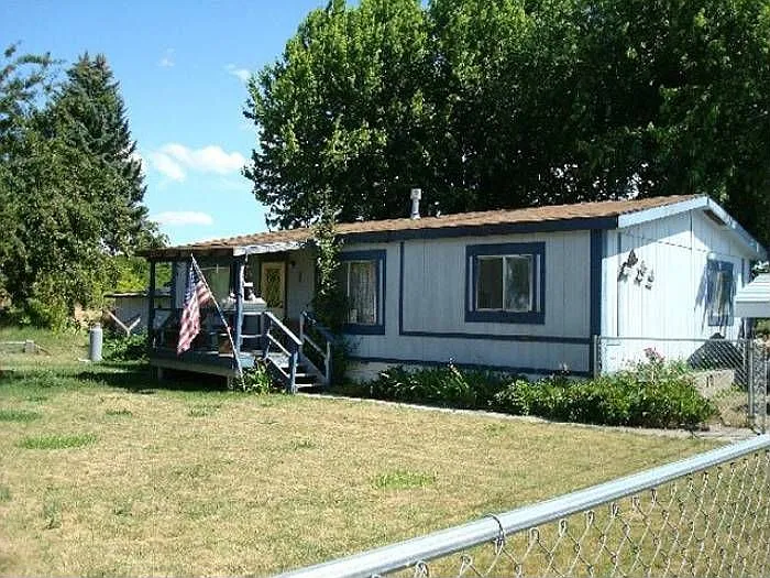 110 NW Vanderpool St photo 1