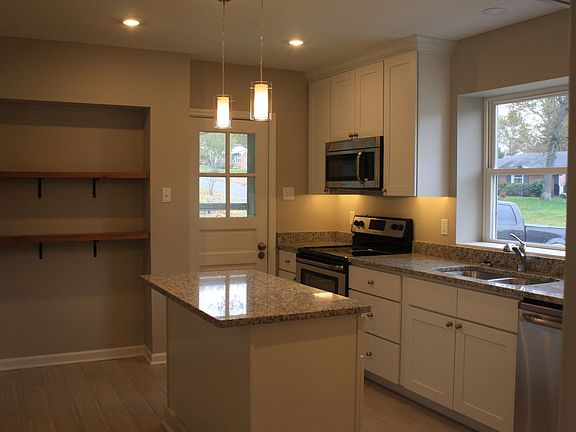 3rd image of 10049 Elise Dr
