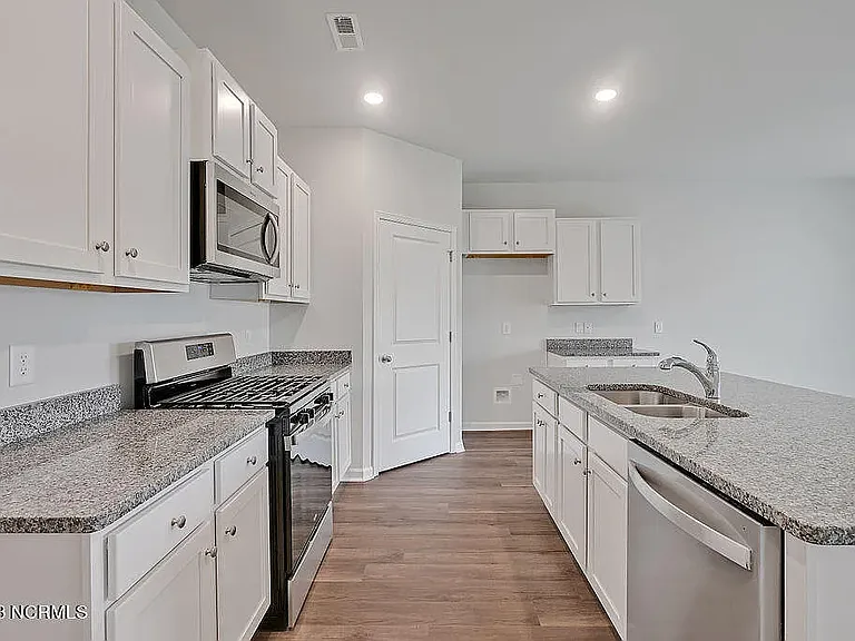 6944 Sasparilla Dr — Photo 7