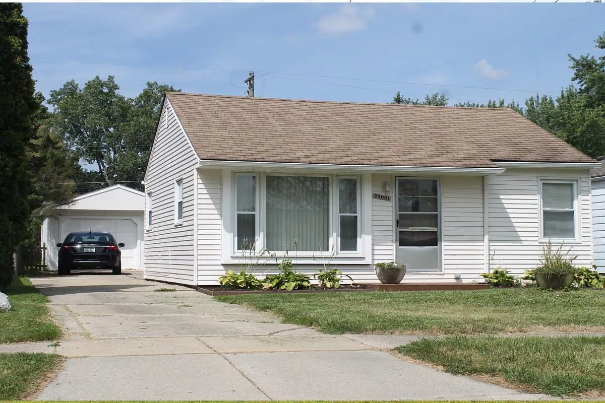 23081 Tulane Ave photo 1