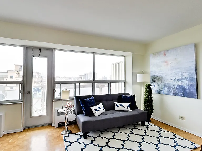 23 Lascelles Blvd — Photo 41