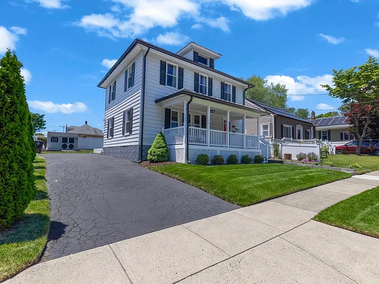 44 Hazelwood Ave — Photo 37