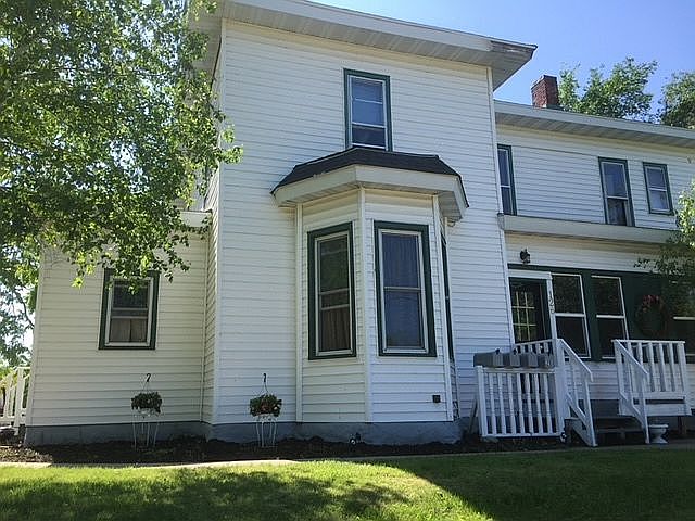 1st image of 126 1st St S