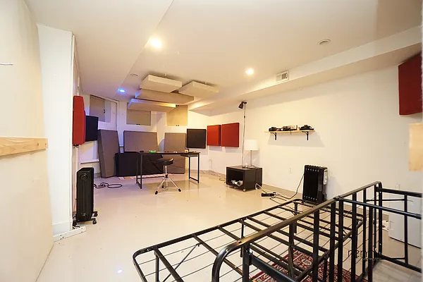 Rented by Rennit Inc. | media 15