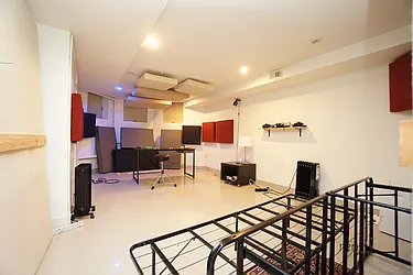 Rented by Rennit Inc.