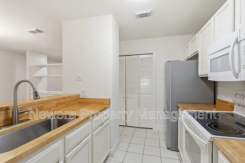 3 bed, 2.5 bath, 1428 sqft, $1,795 — Photo 4