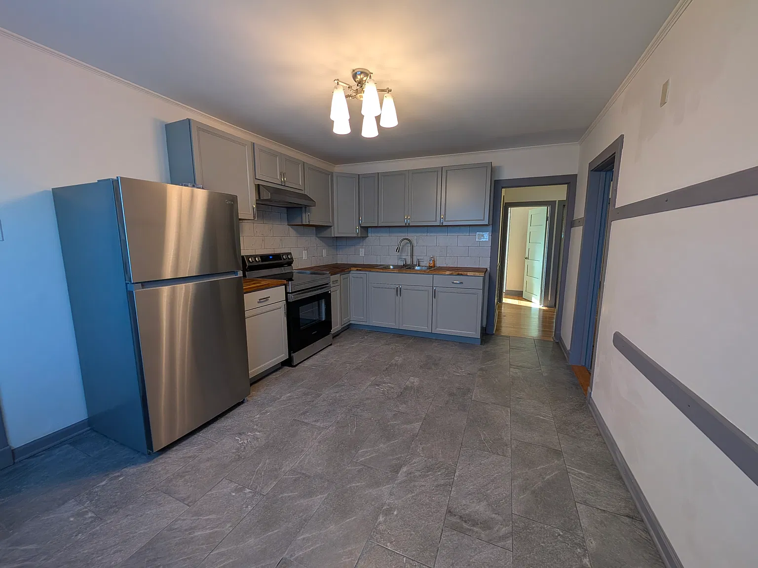 3 bed, 1400 sqft, $1,800 — Photo 2