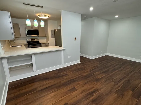 1744 E Oakton St APT 102, Des Plaines, IL 60018