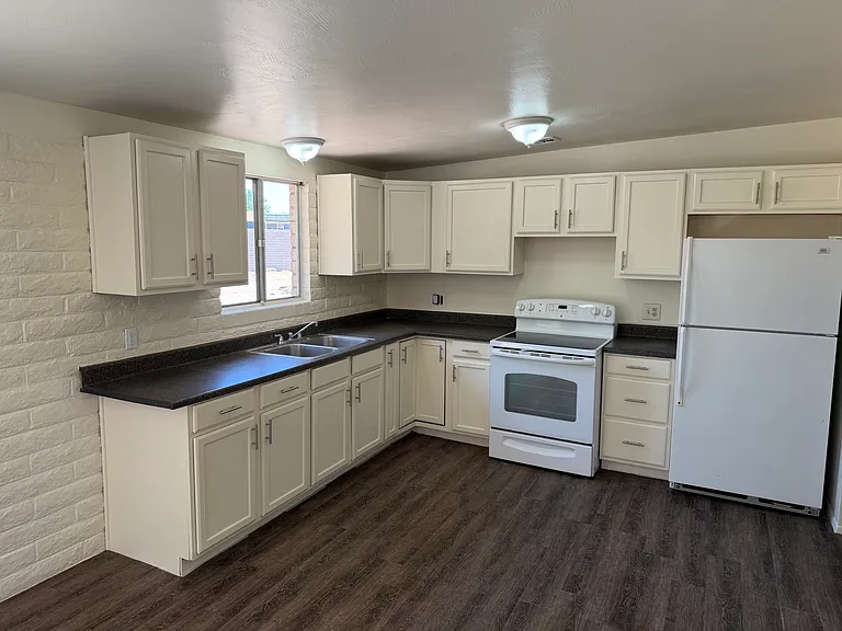 3931 S Shady Palm Dr — Photo 4