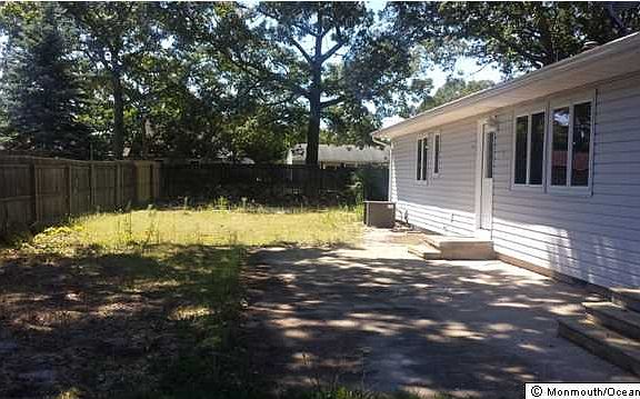 3rd image of 407 Decker Ct