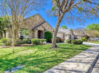 9236 Larsons Ln, Helotes, TX 78023