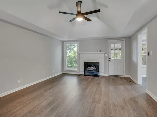 1203 Woodbridge Dr, Clarksville, TN 37042