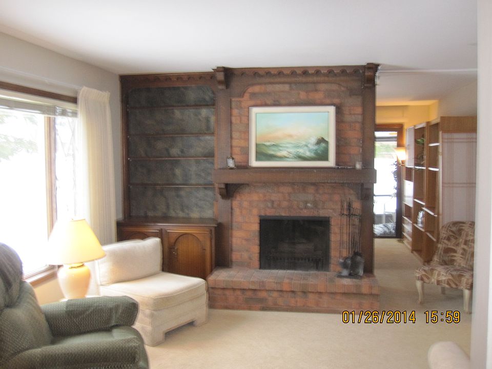 Living Rm with fireplace