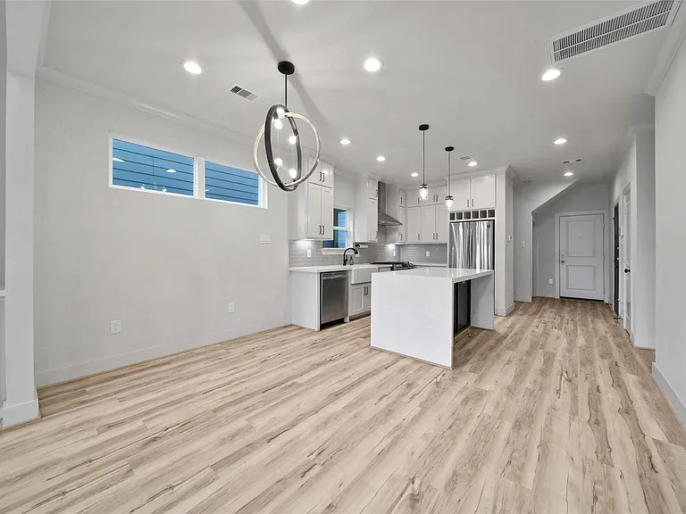 3322 Delhi St — Photo 7