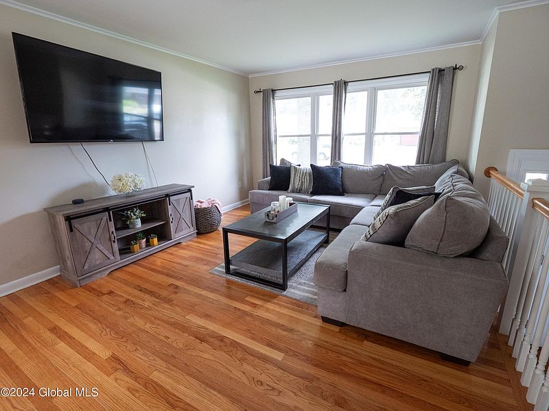 4th image of 5 Lillian Drive