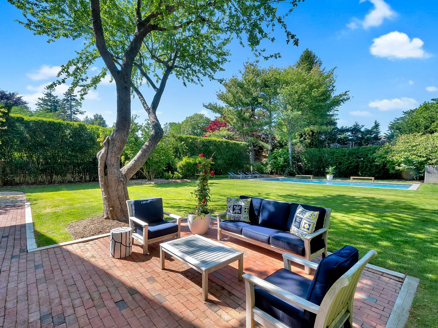 East Hampton Village Chic — Photo 3
