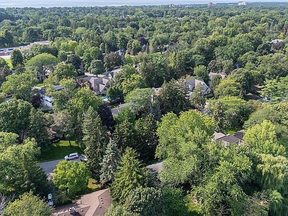 5th image of 401 Cairncroft Rd