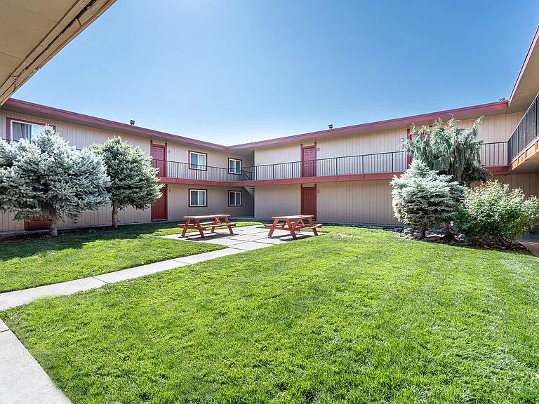Villagio Apartments — Photo 18