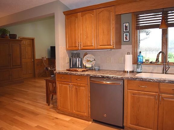 3rd image of 339 Katherine Ave