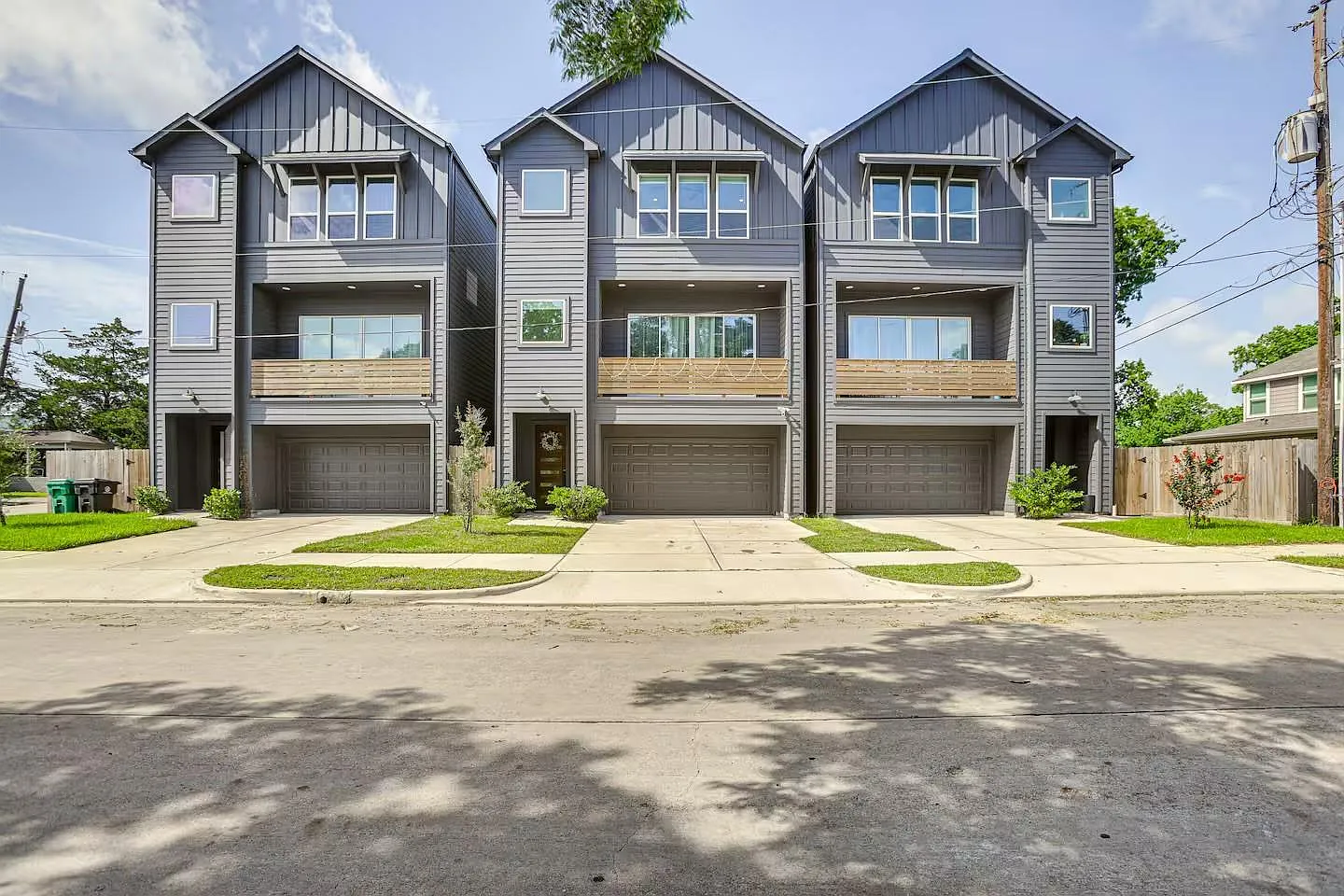 3 bed, 3.5 bath, 2098 sqft, $2,600 — Photo 1