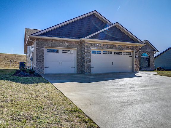 3rd image of 200 Addie Marie Dr