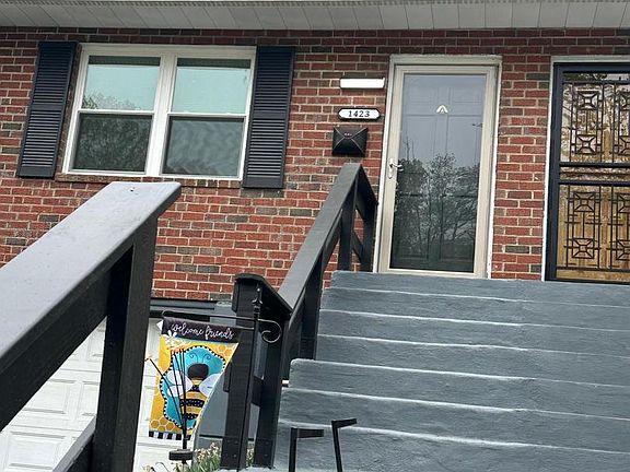3rd image of 1423 Rainer Rd