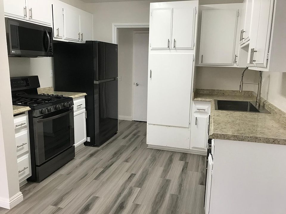 1st image of 535 Greenbrier Dr APT 17