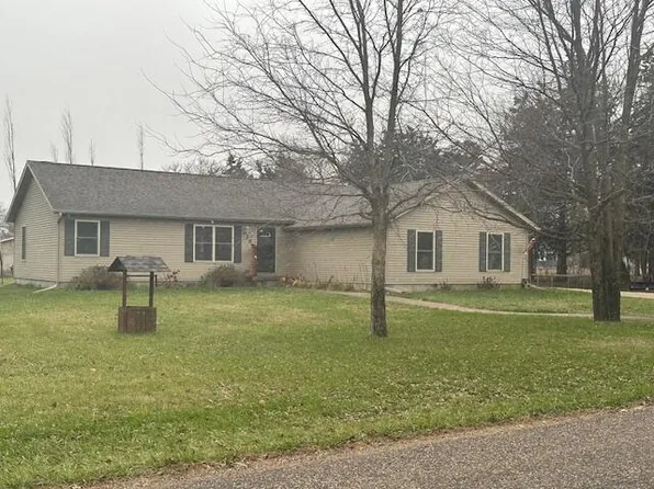 107 Letts Ave, Fruitland, IA 52749