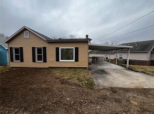 411 Taylorville Rd, Hillsboro, IL 62049