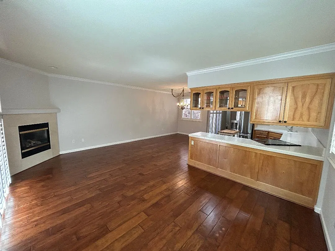 3 bed, 2630 sqft, $3,200 — Photo 3