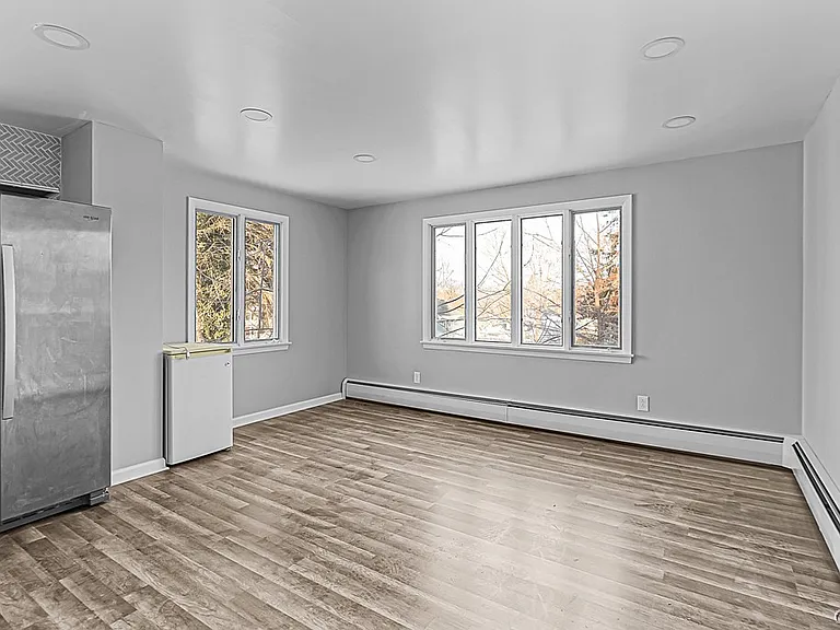 11 Winmar Cres — Photo 15