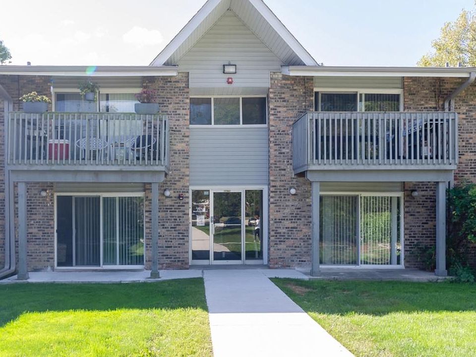 1st image of 16W477 Mockingbird Ln APT 205
