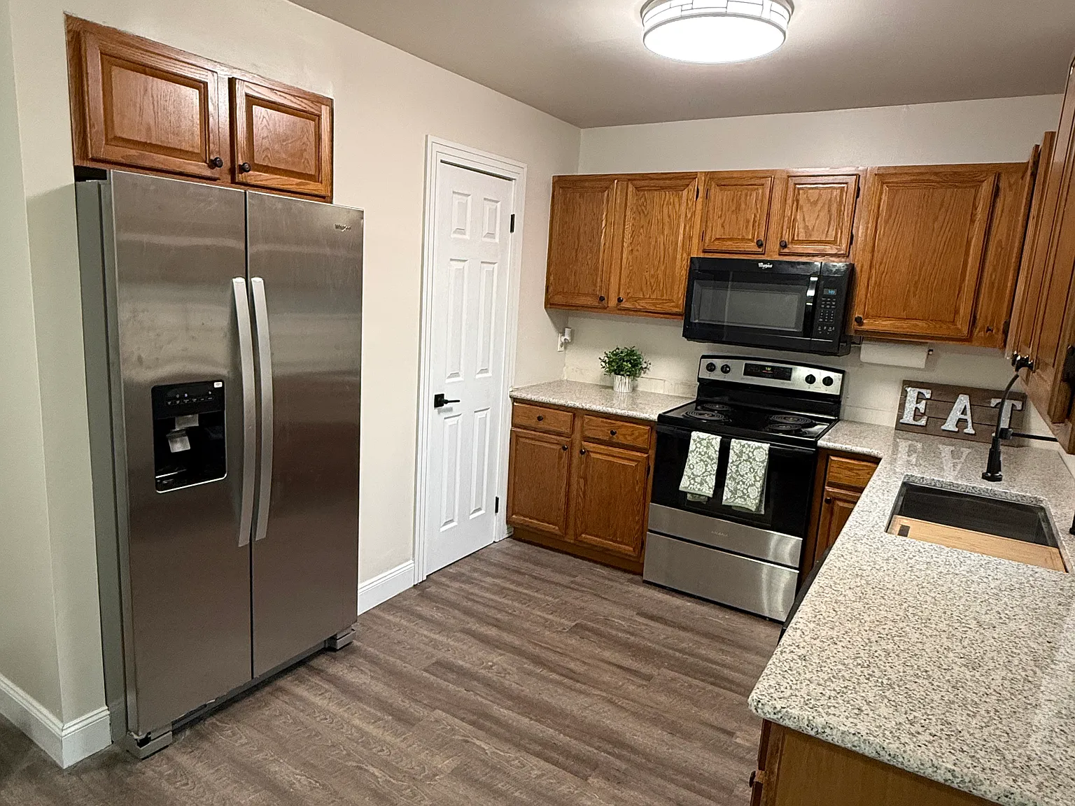 3 bed, 1.5 bath, 1500 sqft, $2,150 — Photo 3