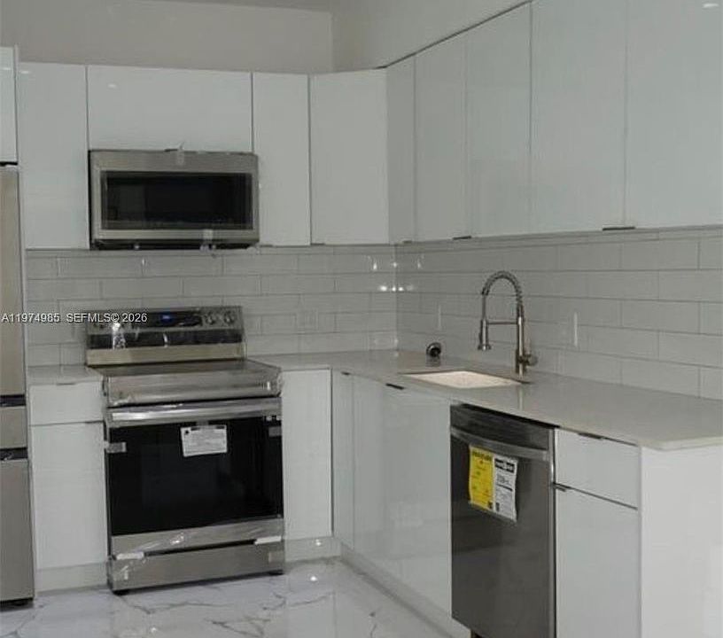 1st image of 345 SW 49th Ave