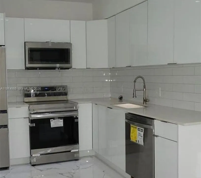 345 SW 49th Ave