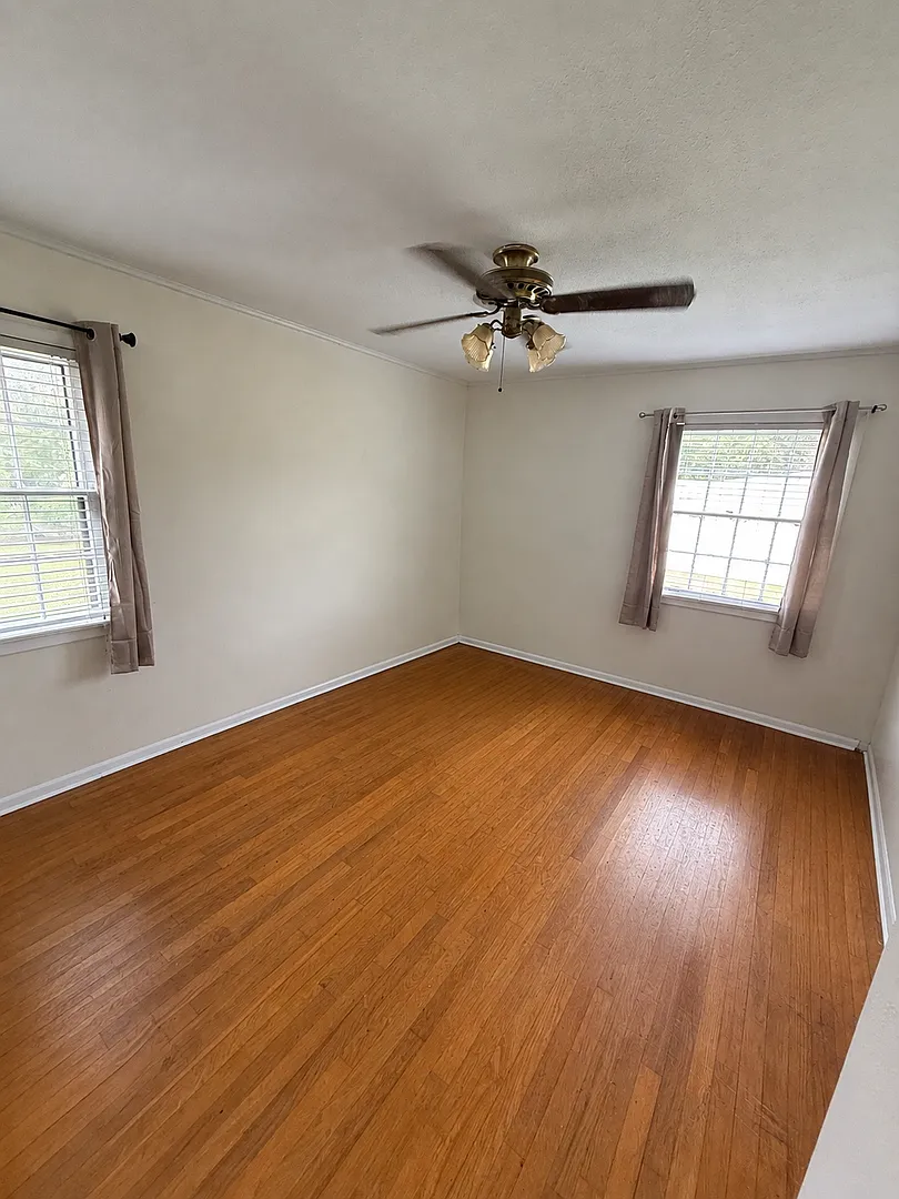 3 Bed 2 bath home in walking distance to Troy University — Photo 2