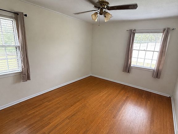 2nd image of 503 Pell Ave