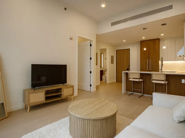 35-32 Leavitt St #PH H, Flushing, NY 11354