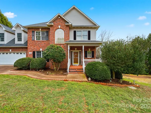 4434 Steeple Chase Dr, Hickory, NC 28601