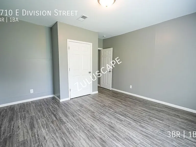1710 E Division St — Photo 13